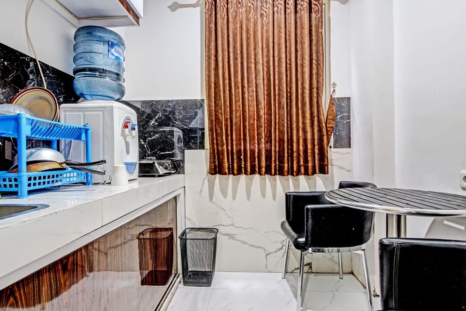 Deluxe Double Room | Laptop workspace, WiFi (free), bed sheets