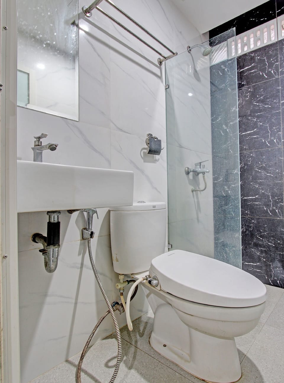 Deluxe Double Room | Bathroom | Shower, towels