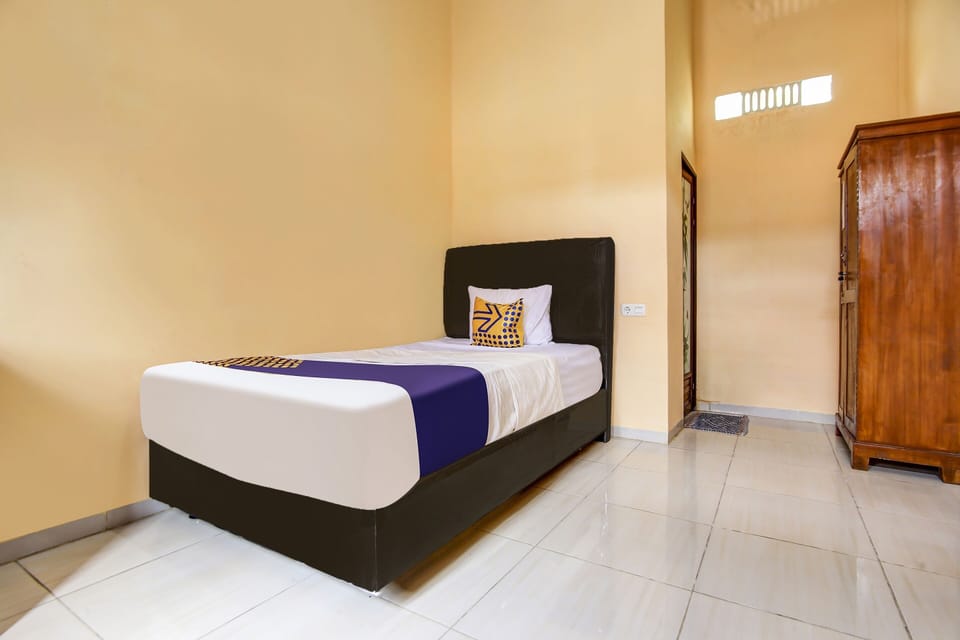 Single Room | Laptop workspace, WiFi (free), bed sheets