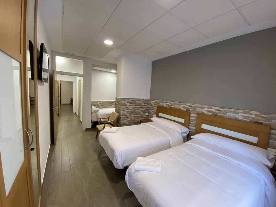Standard Triple Room | Free cribs/infant beds, free WiFi, bed sheets