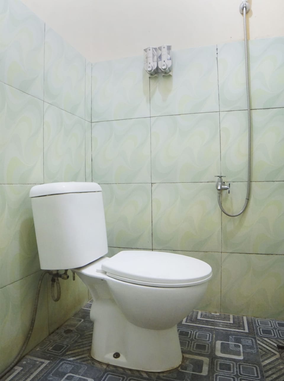 Standard Single Room | Bathroom | Shower, towels