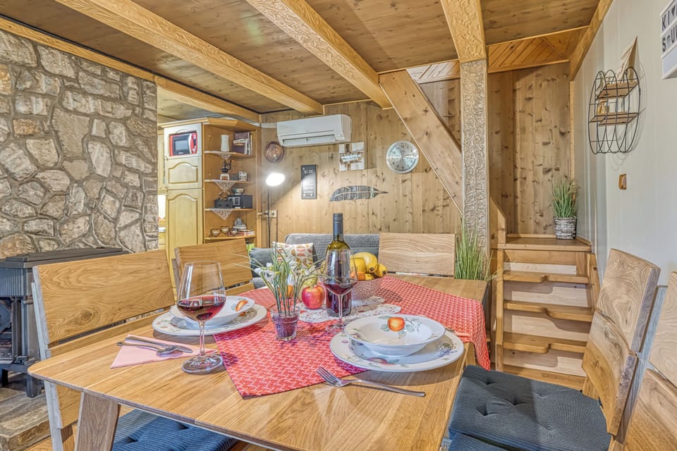 Family Chalet, 1 Bedroom, Microwave (Fani's Riverside Cottage) | Dining