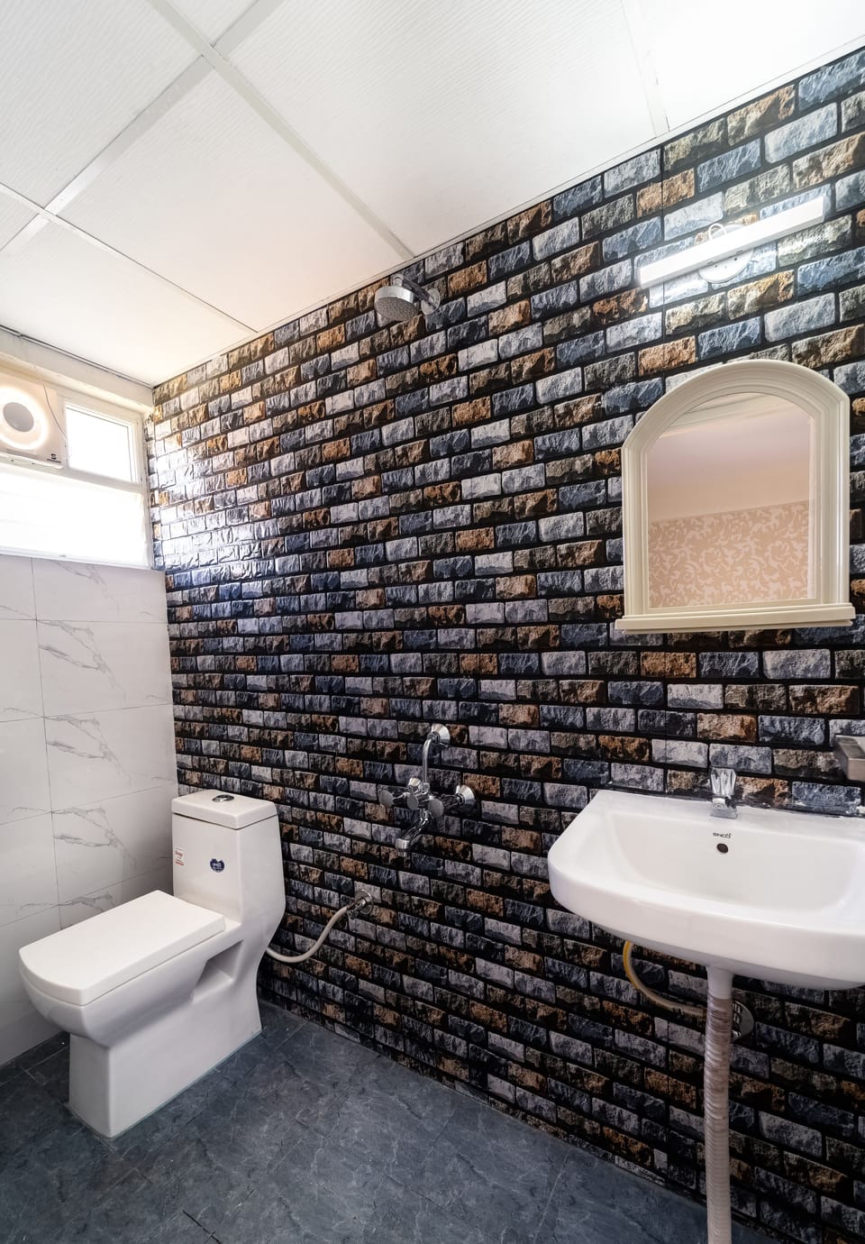 Premium Shared Dormitory, 2 Twin Beds, City View | Bathroom | Shower, rainfall showerhead