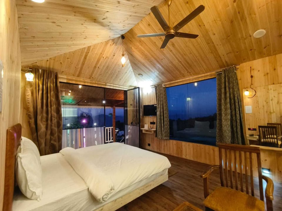Romantic Room | Soundproofing, free WiFi, bed sheets