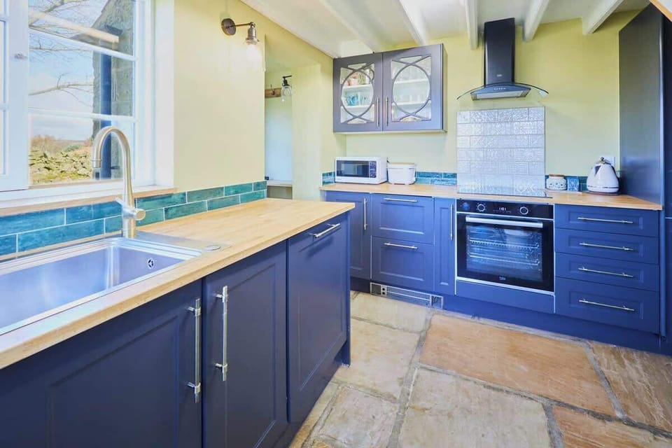 Lop Hall, Danby - Host & Stay