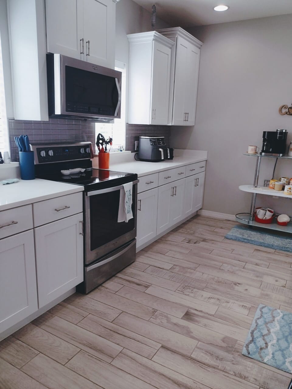 Complete kitchen including a Ninja air fryer!