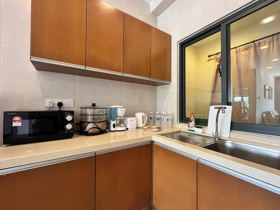 Deluxe Apartment, 3 Bedrooms, Mountain View, Mountainside | Private kitchen | Toaster, rice cooker, cookware/dishes/utensils, freezer