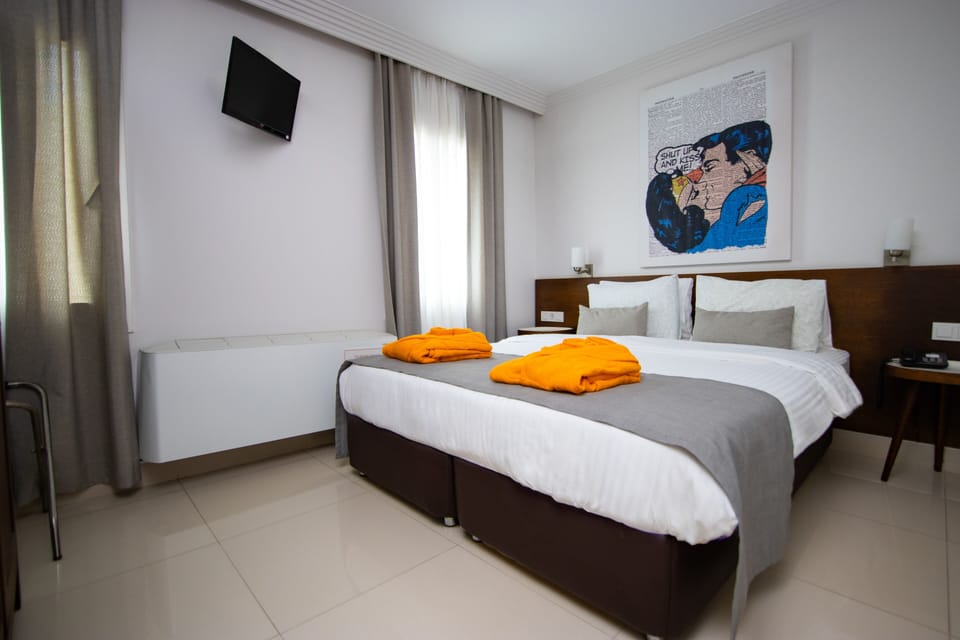 In-room safe, soundproofing, free WiFi, bed sheets