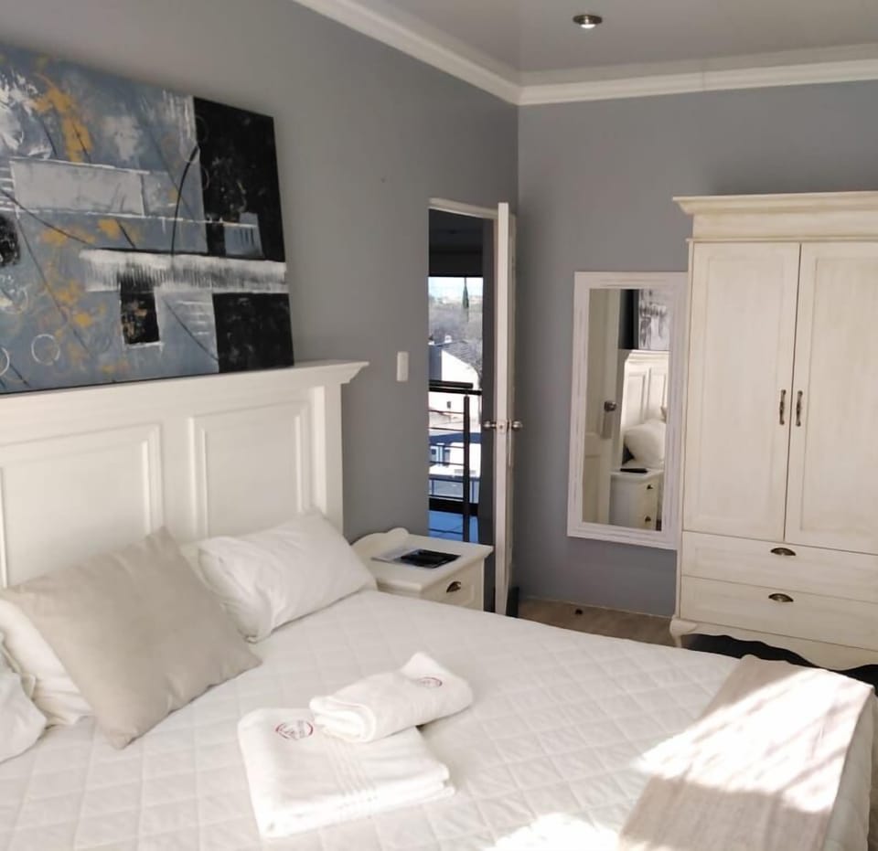 Standard Room | Minibar, in-room safe, laptop workspace, iron/ironing board (on request)