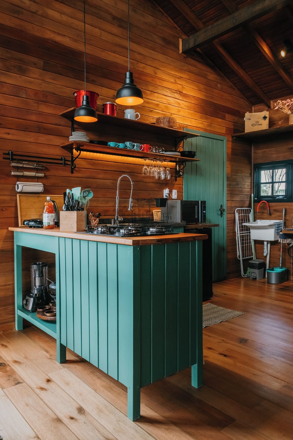 Superior Cabin | Private kitchen | Electric kettle, blender, toaster oven, cookware/dishes/utensils