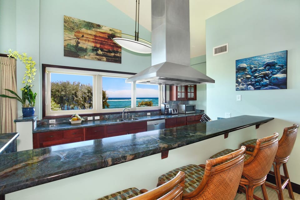 Waipouli Beach Resort H201 Gourmet Kitchen & Bar