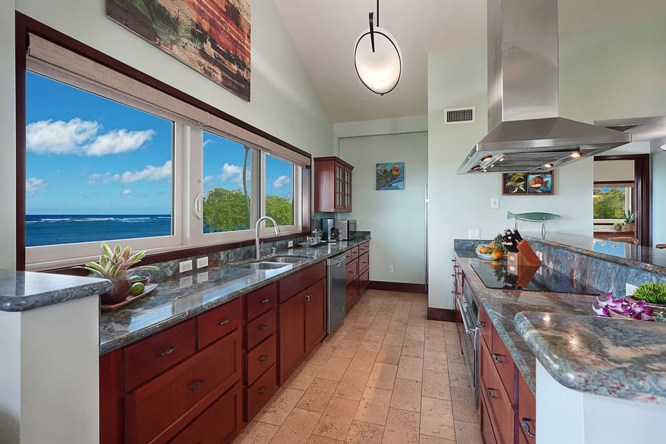 Waipouli Beach Resort H201 Oceanfront Gourmet Kitchen