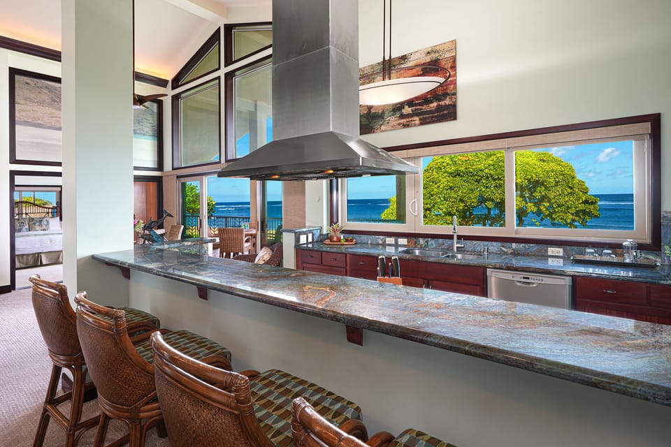 Waipouli Beach Resort H201 Oceanfront Gourmet Kitchen