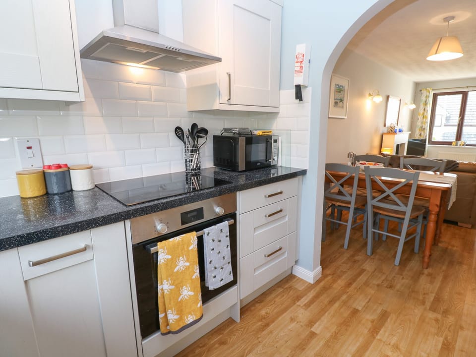 Fridge, dishwasher, cookware/dishes/utensils