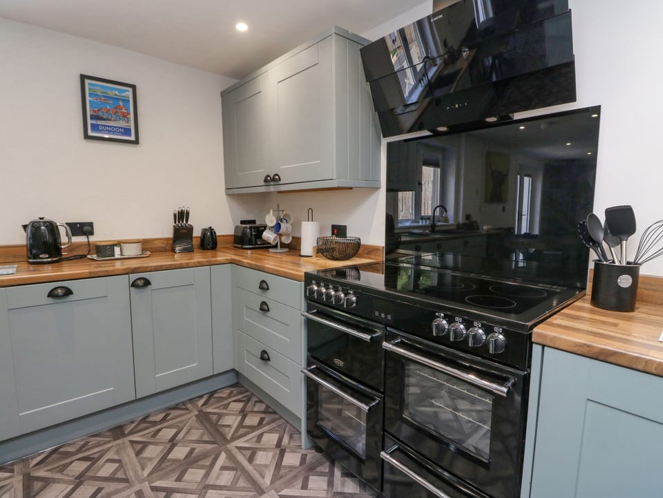 Cottage | Private kitchen | Fridge, dishwasher, electric kettle, toaster