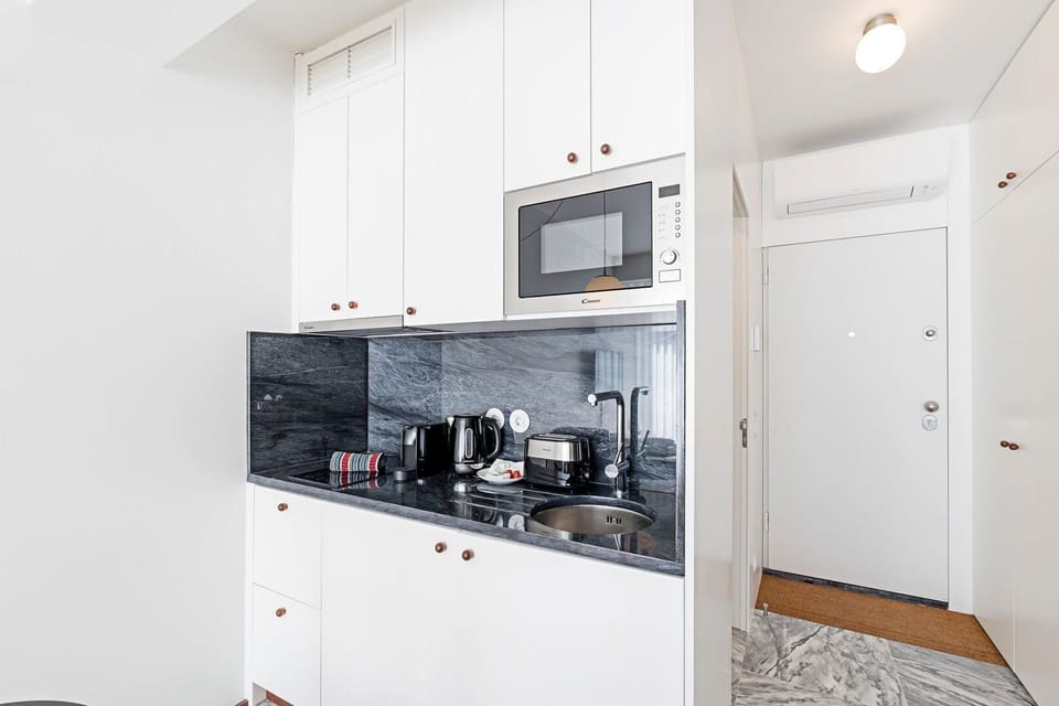 Our kitchenette counts with high quality appliances like a microwave, refrigerator, dishwasher, washing machine, toaster and coffee maker #practical #airbnbporto