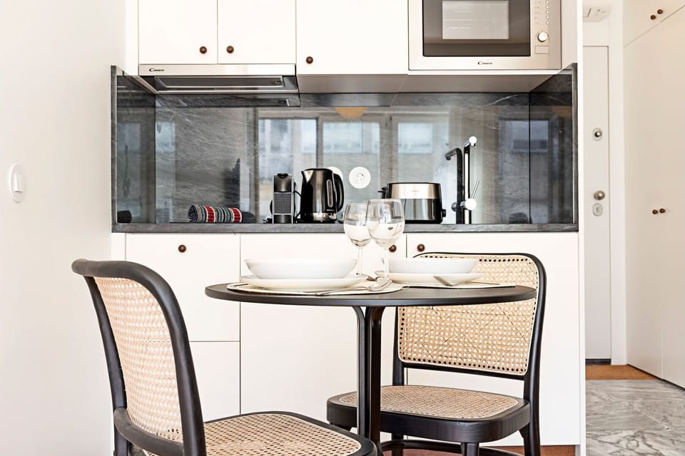 Seating area to enjoy your lovely homemade meals #practical #airbnbporto
