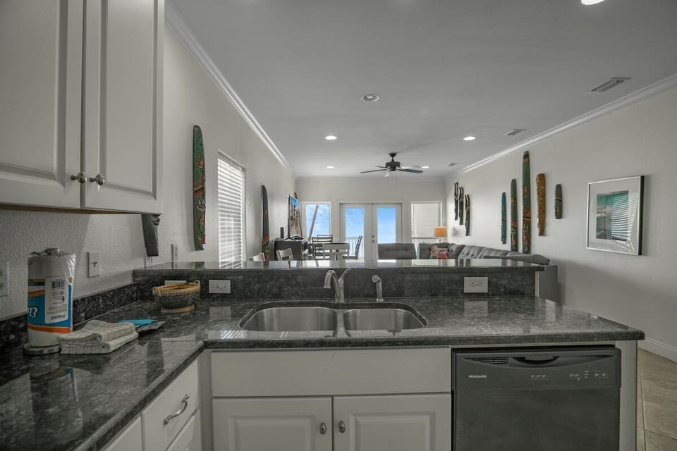 16 web or mls 1373 w beach blvd