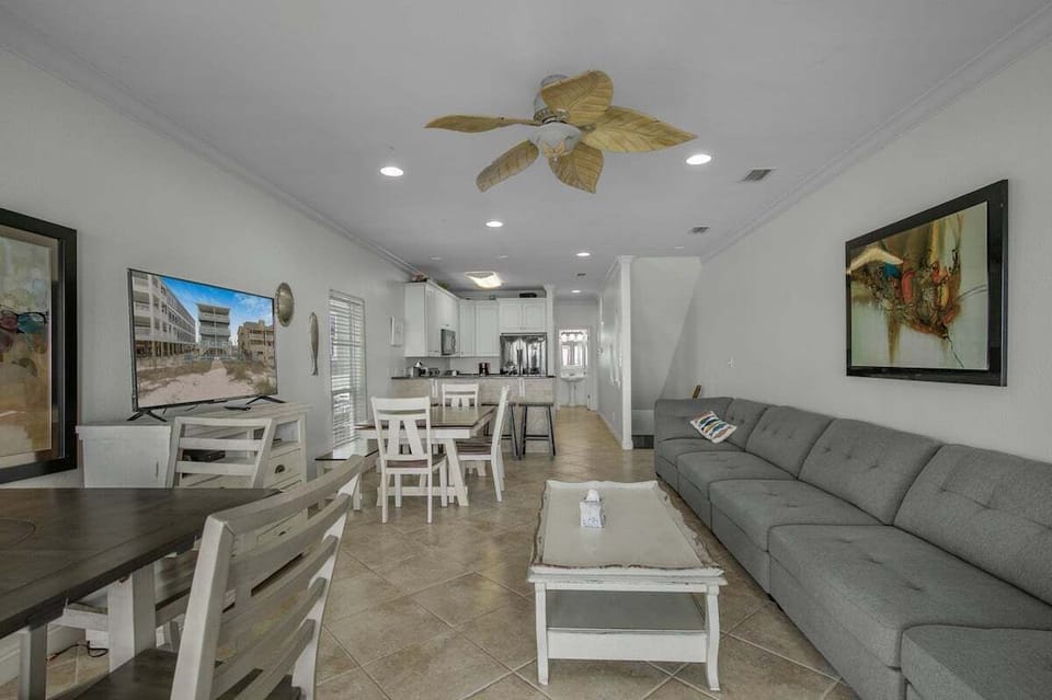 40 web or mls 1373 w beach blvd