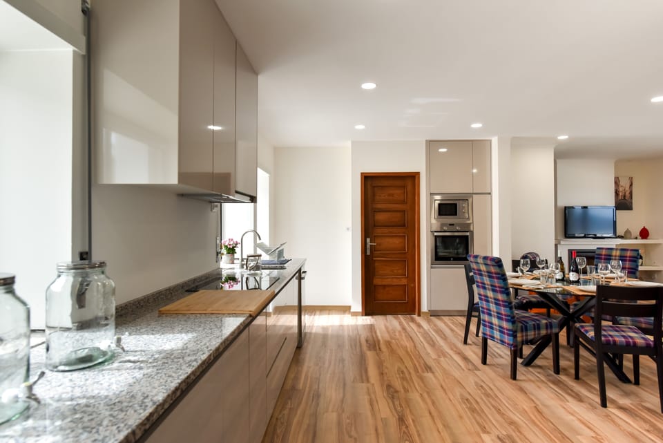 House, 3 Bedrooms | Private kitchen | Fridge, microwave, oven, stovetop