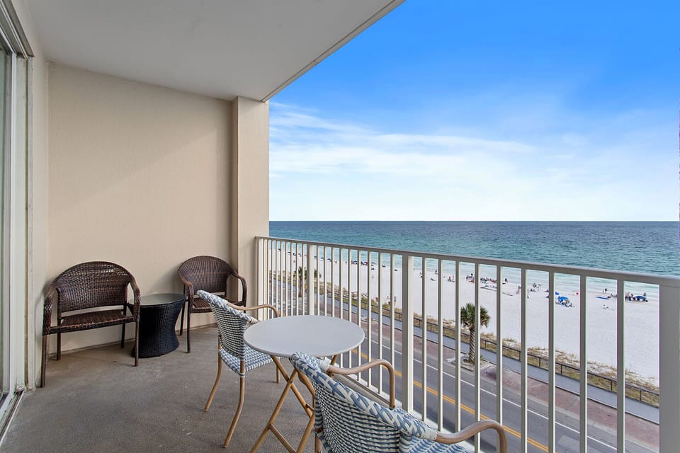 23-Majestic-Sun-509A-Balcony-Alt