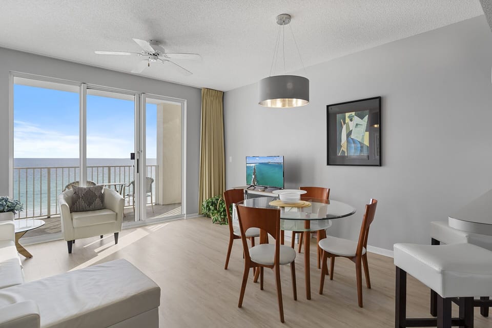 23-Majestic-Sun-509A-Dining