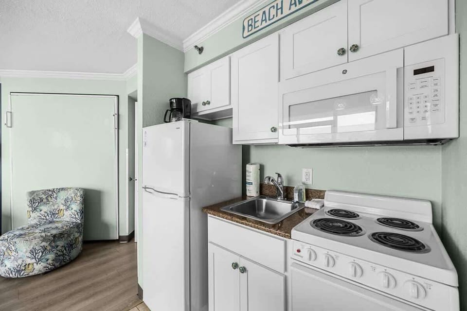 Enjoy the freedom to dine in with this well-stocked kitchen space.