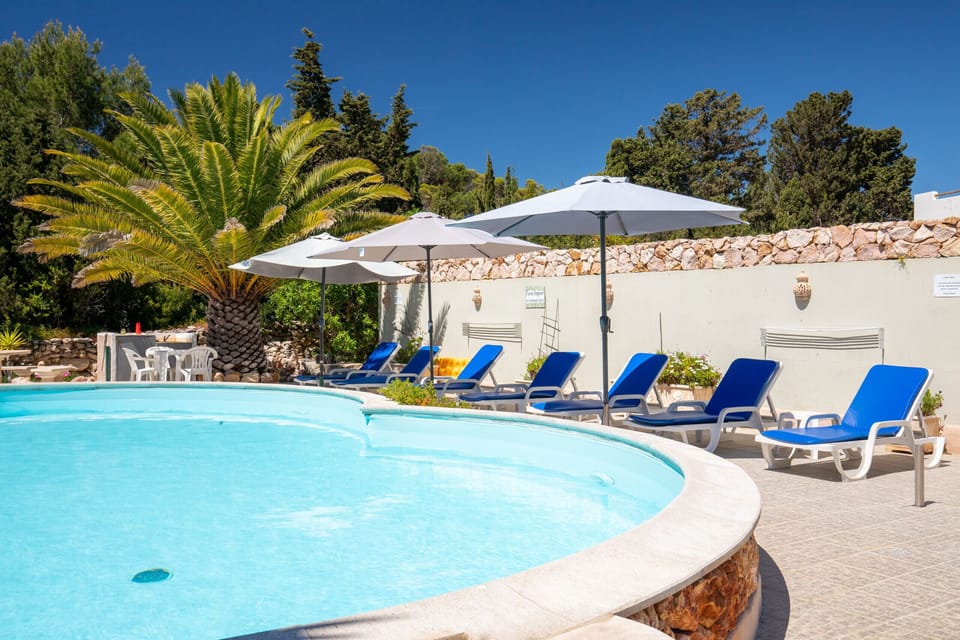 The communal pool is surrounded by a large terrace equipped with plenty of sun loungers, parasols and tables. There is also a brick-built outdoor shower.
