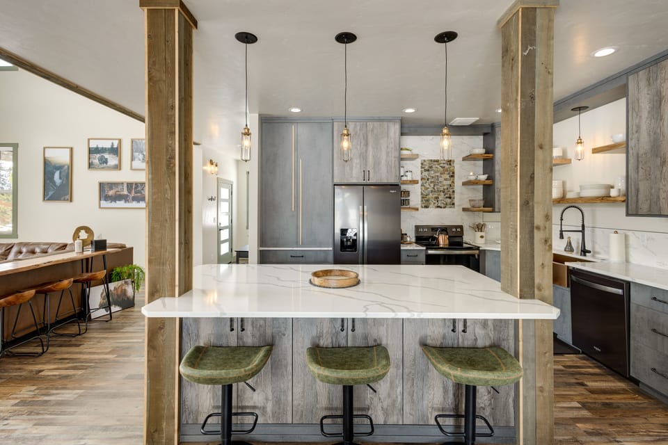 Kitchen | Trash Bags & Paper Towels Provided | Spices