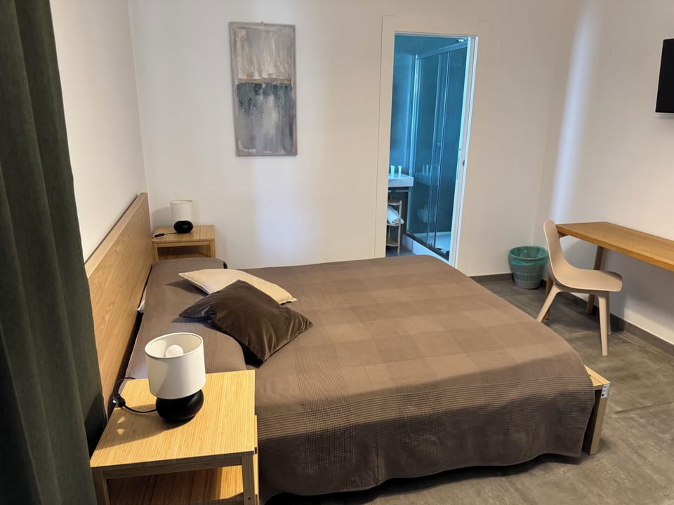 Comfort Room, Sea View | Desk, laptop workspace, free WiFi, bed sheets