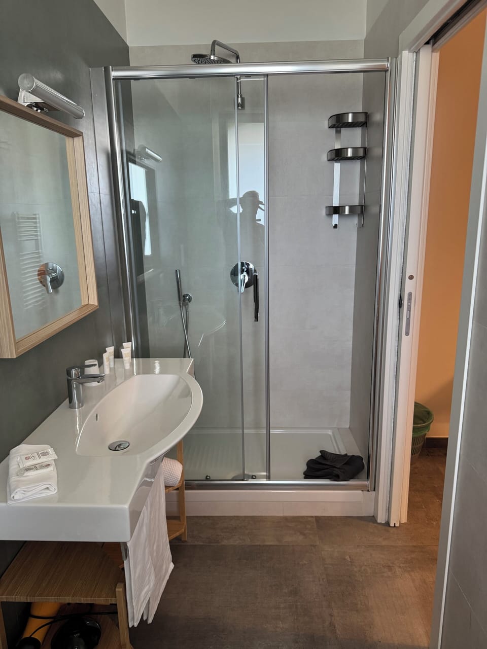Shower, free toiletries, hair dryer, bidet