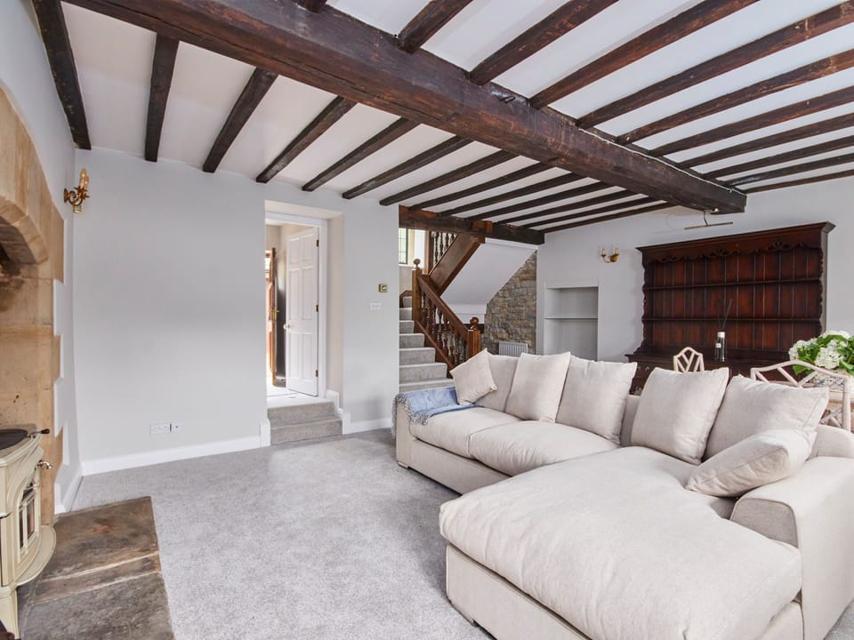 Flat-screen TV, fireplace, DVD player