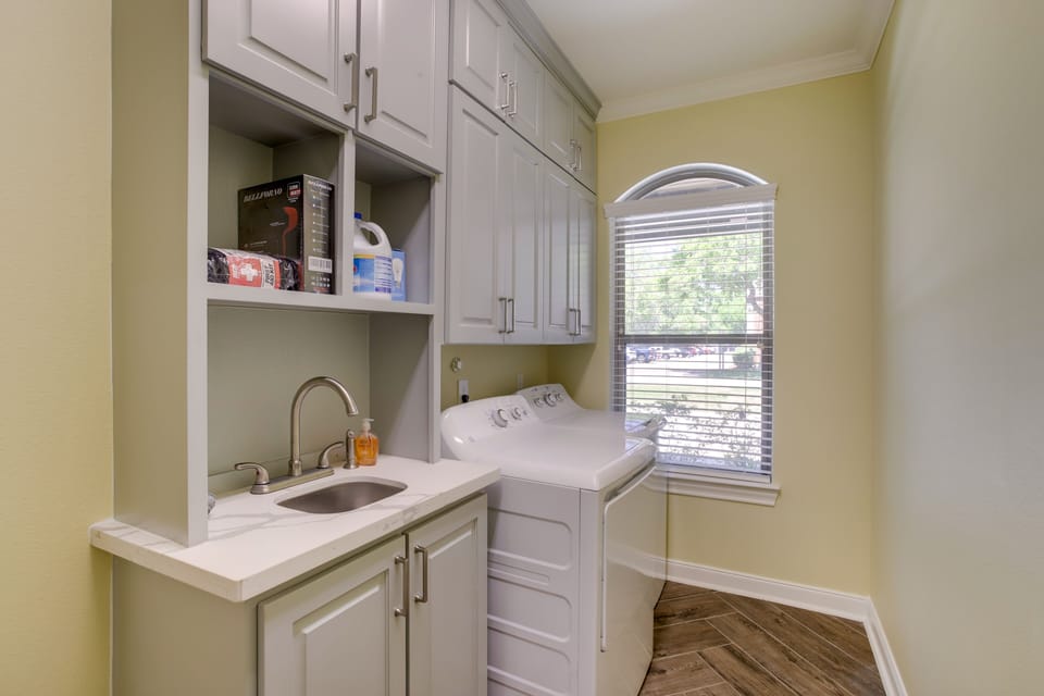 Laundry Area | Washer/Dryer | Hangers | Iron/Board | Trash Bags/Paper Towels