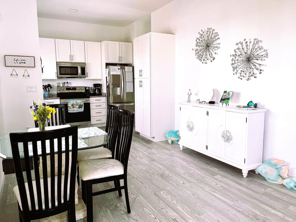 Kitchen.........