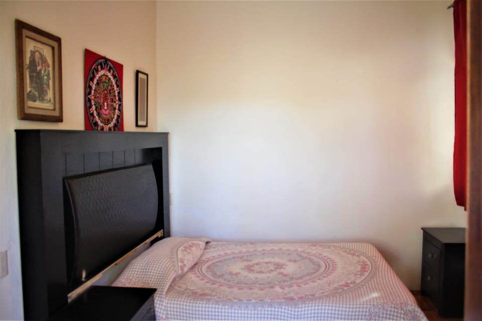 Family House | 4 bedrooms, hypo-allergenic bedding, down comforters, iron/ironing board