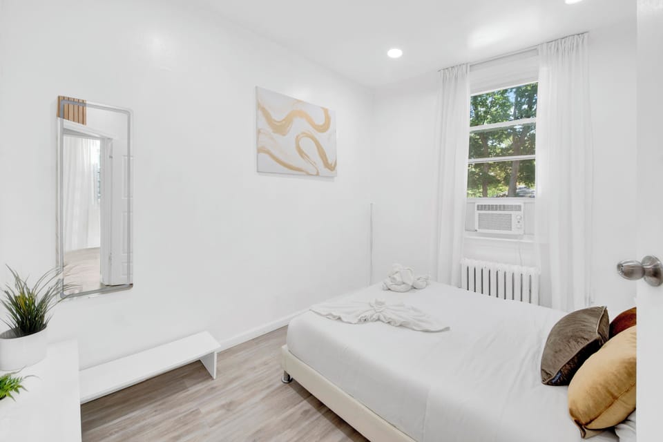 Luxury House | 4 bedrooms, premium bedding, down comforters, memory foam beds