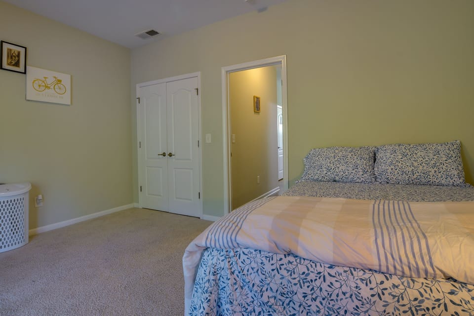 Bedroom | Queen Bed | Linens Provided | Walk-In Closet | Sunroom Attached