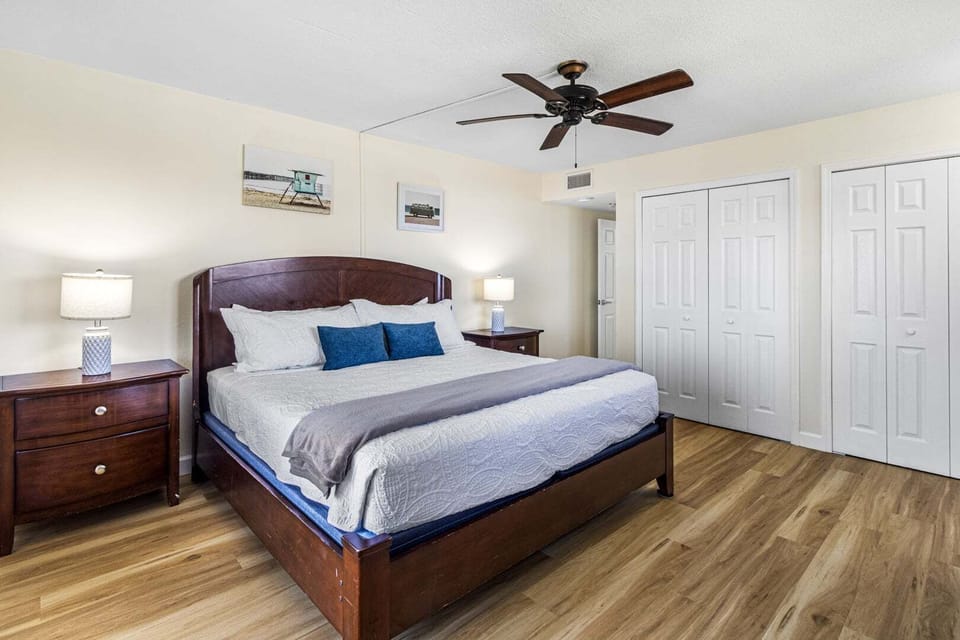 Master bedroom and beach accessories provided!