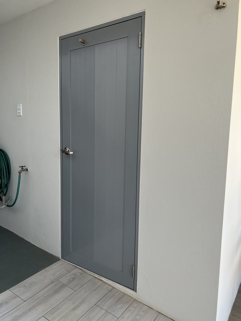 Storage, the cooler for the beach is placed here