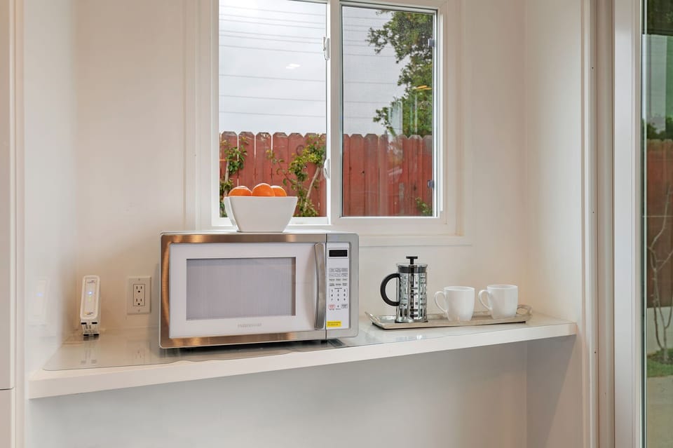 Kitchen amenities