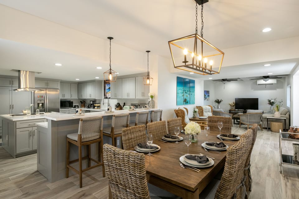 Dining room
 