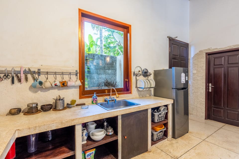 Fridge, stovetop, electric kettle, toaster