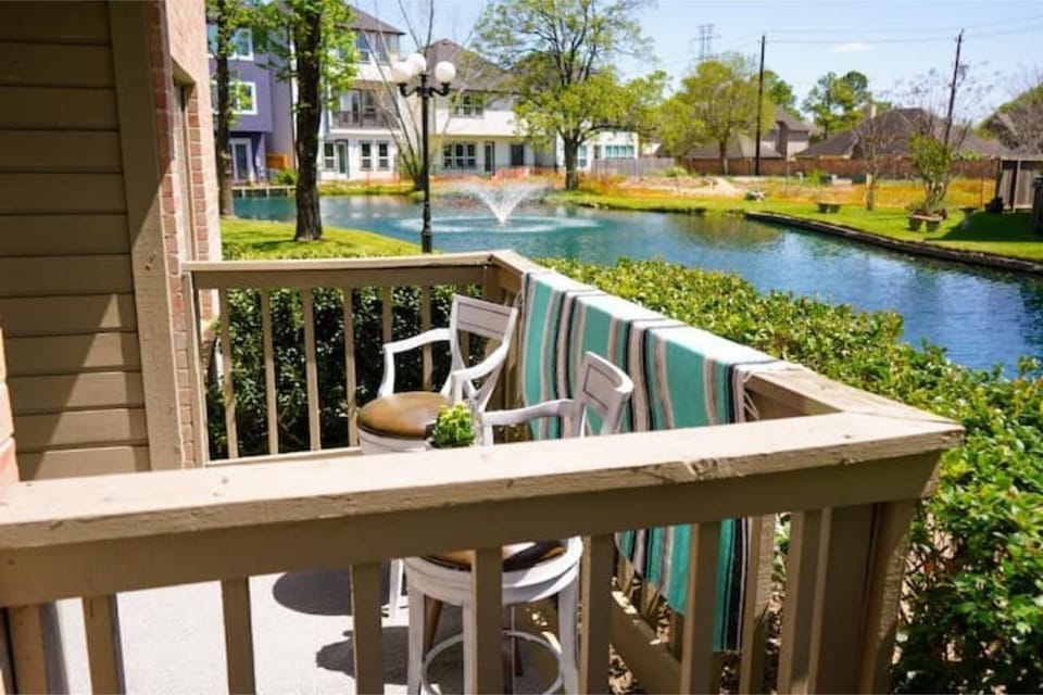 Nice patio with lake view 