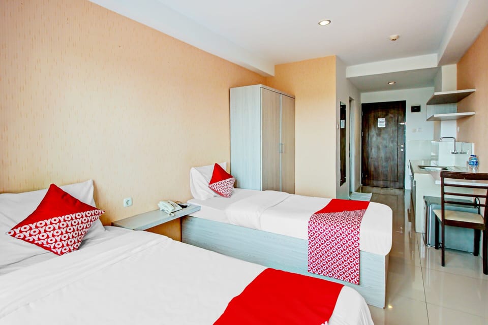 Deluxe Twin Room | Laptop workspace, WiFi (free), bed sheets
