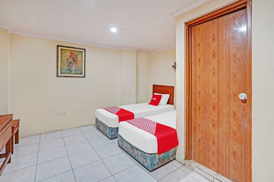 Laptop workspace, free WiFi, bed sheets