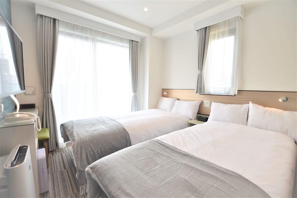 Basic Twin Room | In-room safe, soundproofing, free WiFi