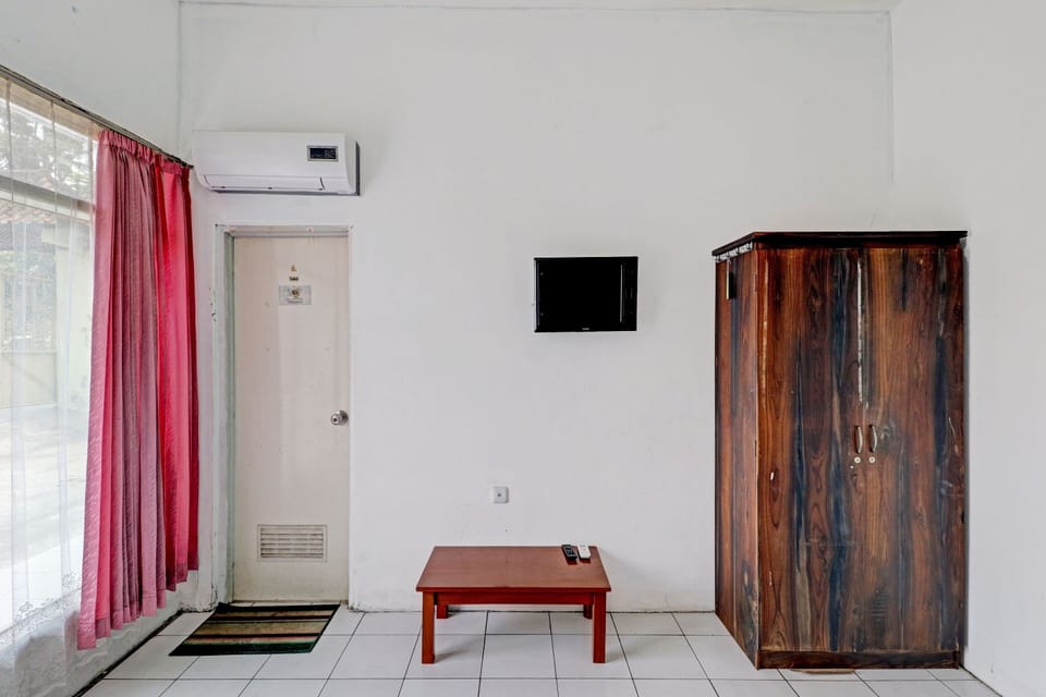 Standard Double Room | Desk, laptop workspace, free WiFi, bed sheets