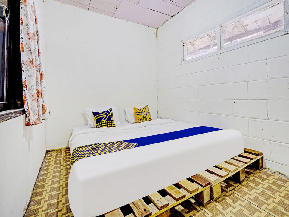 Double Room | Desk, WiFi (free), bed sheets