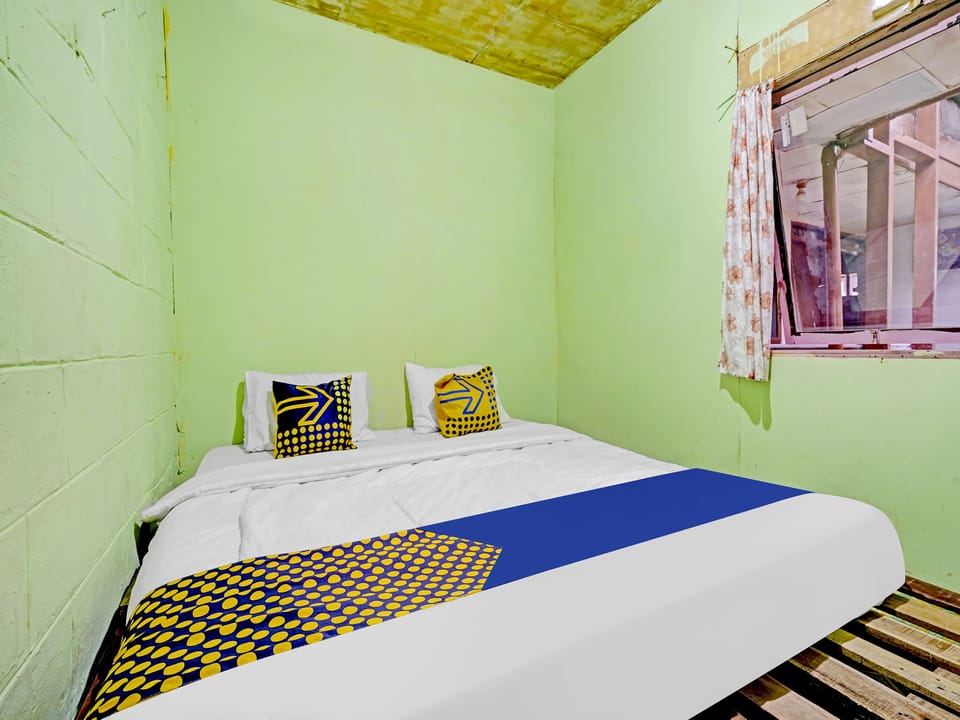 Double Room | Desk, WiFi (free), bed sheets