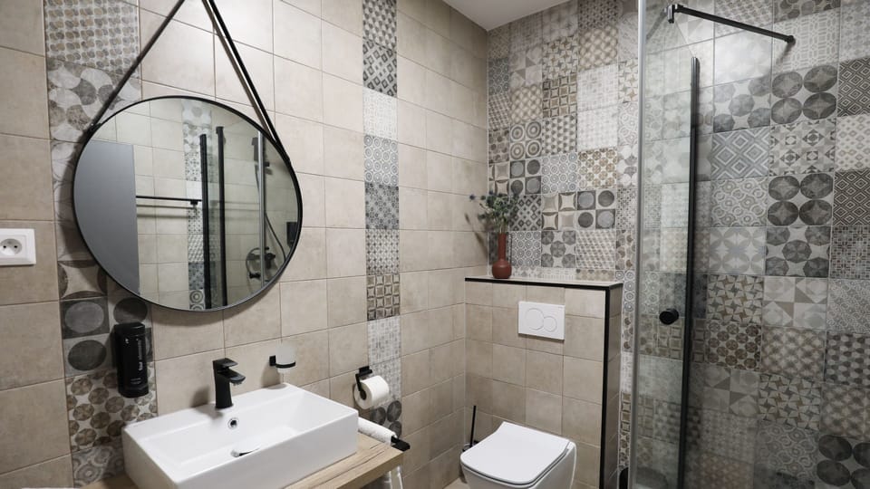 Shower, rainfall showerhead, hair dryer, towels